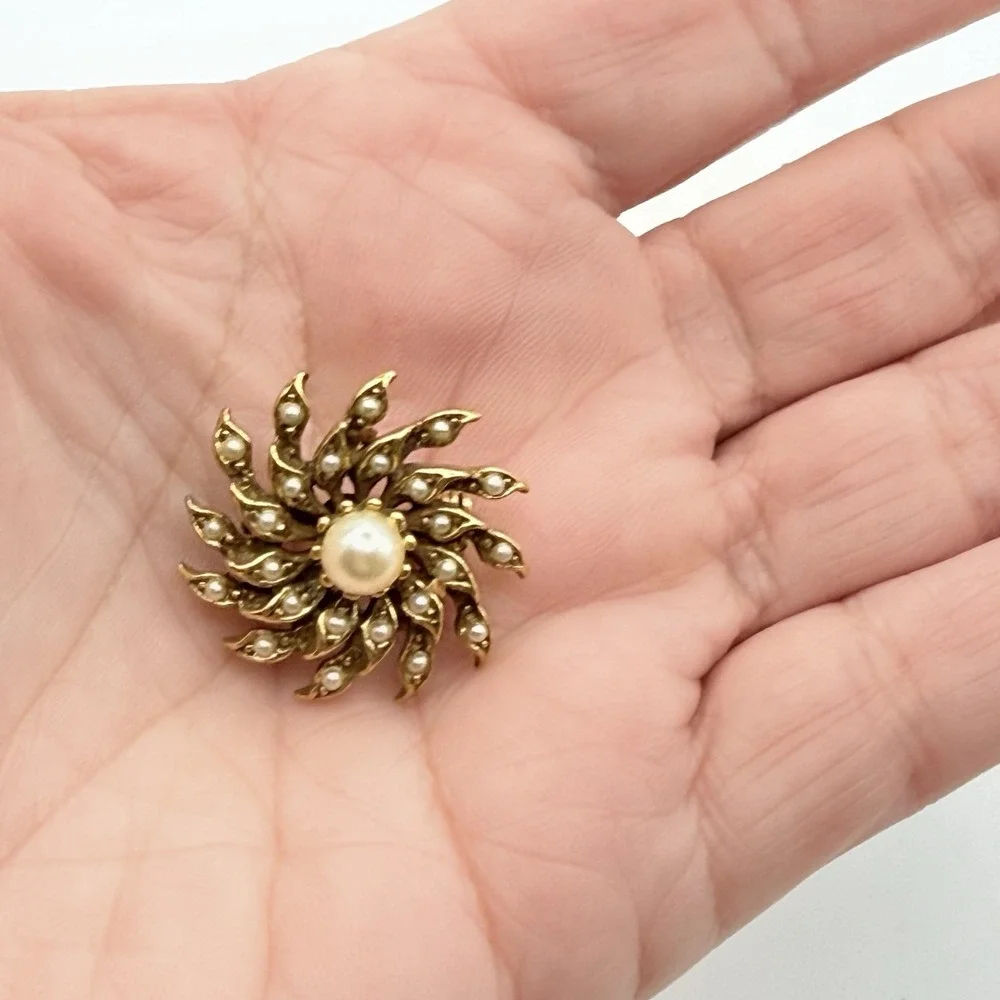 Vintage Faux Pearl Brooch Gold Tone Sunburst Swirl Floral Pin Small 1